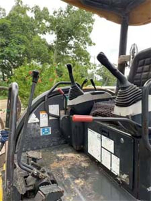 3 ตันใช้ญี่ปุ่น คุณภาพดี Komatsu pc 30 MR excavator crawler ด้วยเวลาทํางานที่ต่ํากว่า