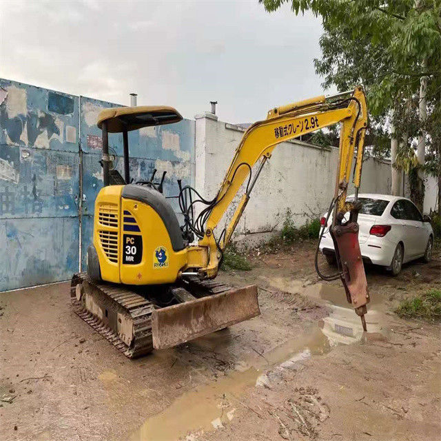 3 ตันใช้ญี่ปุ่น คุณภาพดี Komatsu pc 30 MR excavator crawler ด้วยเวลาทํางานที่ต่ํากว่า