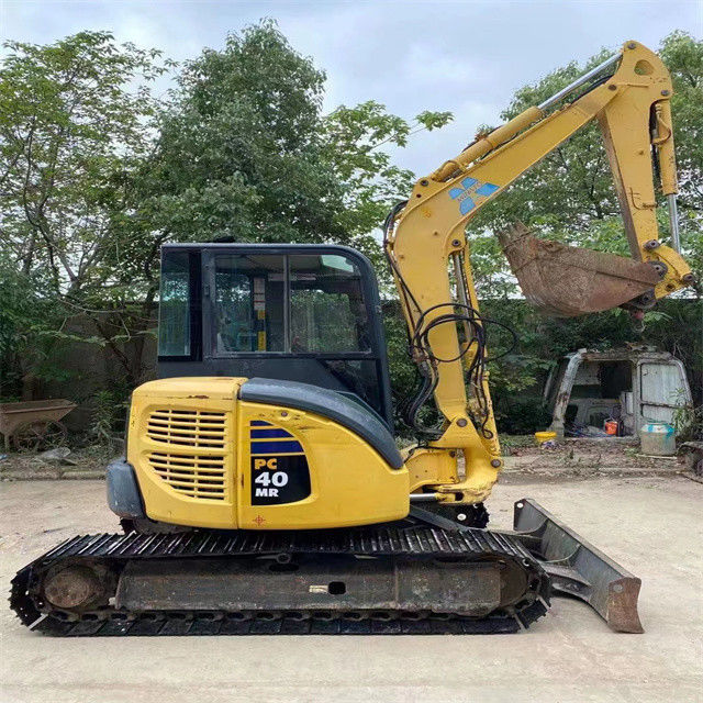 พร้อมทํางานและมีประสบการณ์ใช้ Japan komatsu pc 40 ในสภาพดีขาย