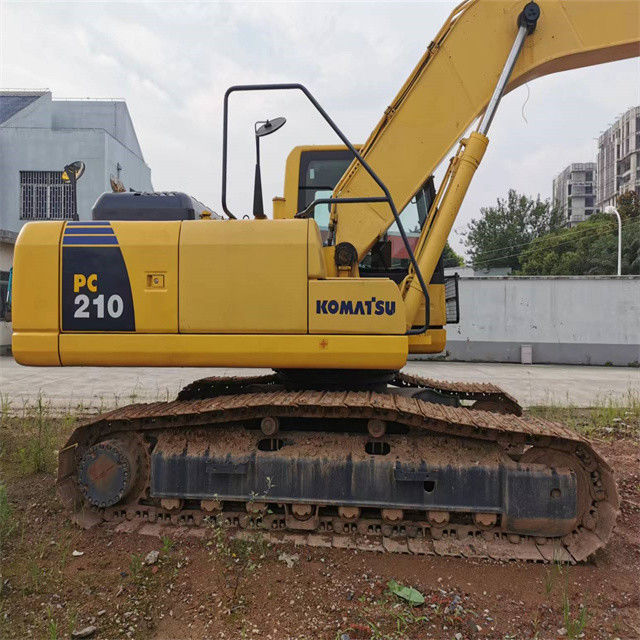 22 ตันใช้งานญี่ปุ่นนําเข้า Komatsu pc 210 เครื่องขุดพ่วงที่มีคุณภาพสูงและเวลาทํางานที่สั้น พร้อมขาย