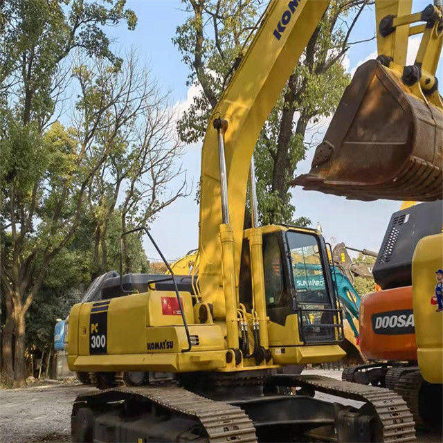 29 ตันเกือบใหม่ จากญี่ปุ่น นําเข้า เครื่องขุดพ่วง เครื่องใช้ซ่อมแซม Komatsu pc 300