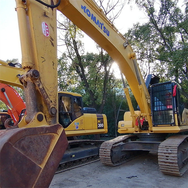 36 ตันเกือบใหม่ จากญี่ปุ่น นําเข้า เครื่องขุดพ่วง เครื่องใช้ซ่อม Komatsu pc 360-7