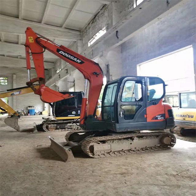 พร้อมทํางานและมีประสบการณ์ใช้เกาหลีนําเข้า 6 ตัน Doosan DX 55 ในสภาพดี