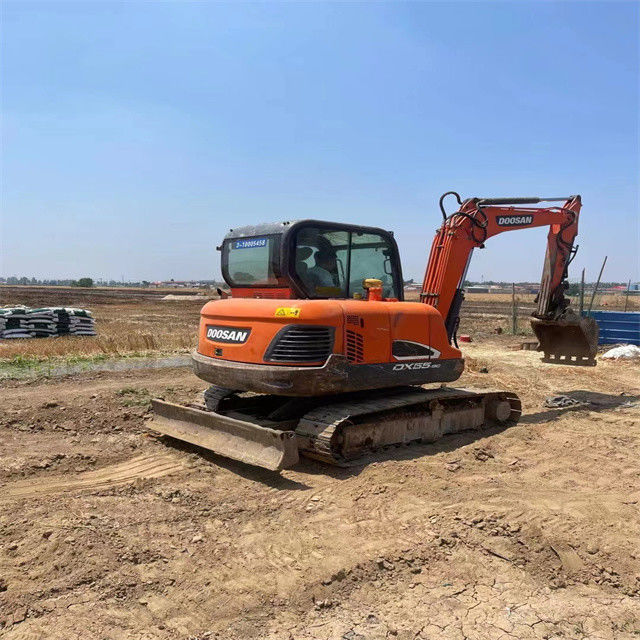 5.5 ตัน พร้อมใช้ Excavator สําหรับการทํางานและมีประสบการณ์ใช้เกาหลีนําเข้า Doosan DX 55