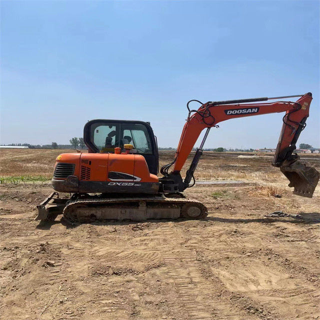 5.5 ตัน พร้อมใช้ Excavator สําหรับการทํางานและมีประสบการณ์ใช้เกาหลีนําเข้า Doosan DX 55