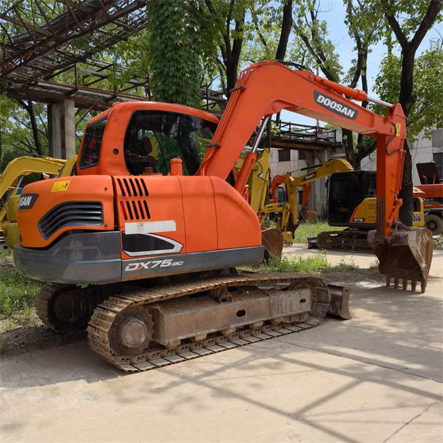 8 ตัน พร้อมใช้ Excavator สําหรับการทํางานและมีประสบการณ์ใช้เกาหลีนําเข้า Doosan DX 75