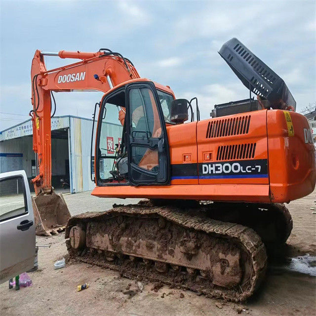 29 ตัน พร้อมใช้ Excavator สําหรับการทํางานและมีประสบการณ์ใช้เกาหลีนําเข้า Doosan DX 300LC ในสภาพที่ดี
