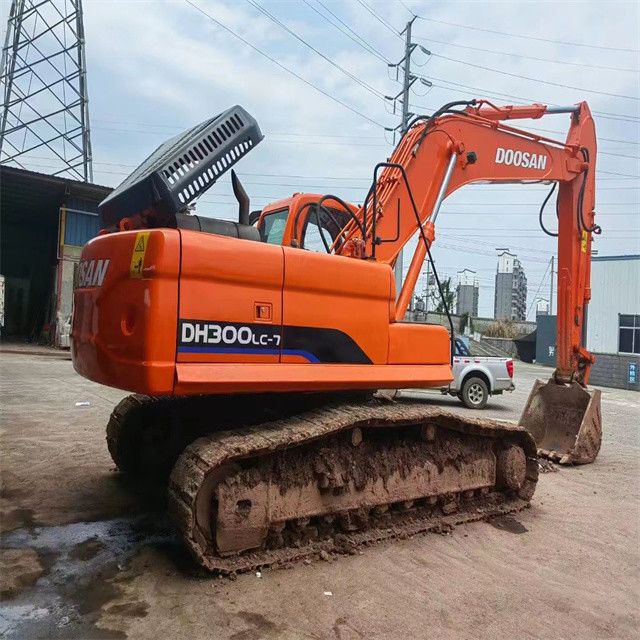 29 ตัน พร้อมใช้ Excavator สําหรับการทํางานและมีประสบการณ์ใช้เกาหลีนําเข้า Doosan DX 300LC ในสภาพที่ดี