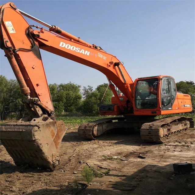22 ตัน พร้อมใช้งานและมีประสบการณ์ ใช้เกาหลีนําเข้า Doosan DX 225 LC ในสภาพดี