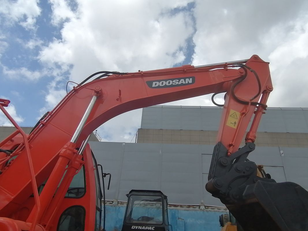 พร้อมทํางานและมีประสบการณ์ใช้เกาหลี ใช้ excavator DH150W-7 ในสภาพดี