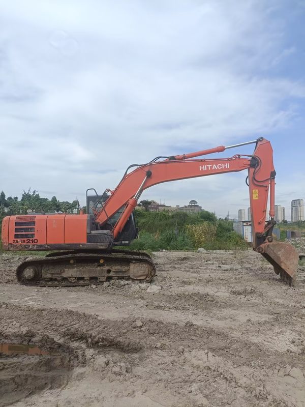 21 ตัน พร้อมใช้ Excavator สําหรับงานและมีประสบการณ์ใช้เกาหลีนําเข้า Hitachi 210-5G