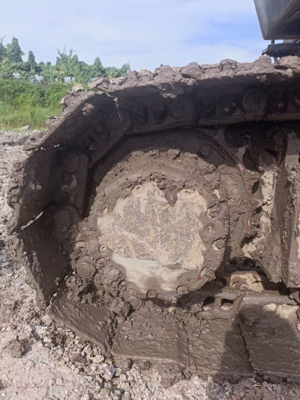 21 ตัน พร้อมใช้ Excavator สําหรับงานและมีประสบการณ์ใช้เกาหลีนําเข้า Hitachi 210-5G