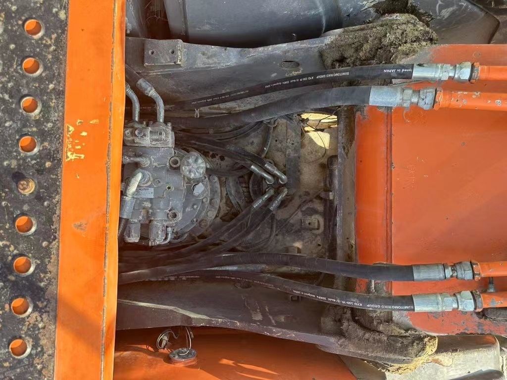21 ตัน พร้อมใช้ Excavator สําหรับการทํางานและมีประสบการณ์ใช้เกาหลีนําเข้า Hitachi 210-3 ในสภาพที่ดี