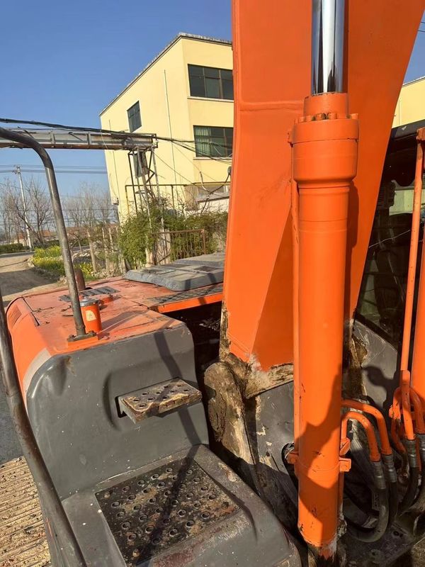 21 ตัน พร้อมใช้ Excavator สําหรับการทํางานและมีประสบการณ์ใช้เกาหลีนําเข้า Hitachi 210-3 ในสภาพที่ดี