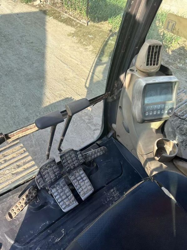 21 ตัน พร้อมใช้ Excavator สําหรับการทํางานและมีประสบการณ์ใช้เกาหลีนําเข้า Hitachi 210-3 ในสภาพที่ดี