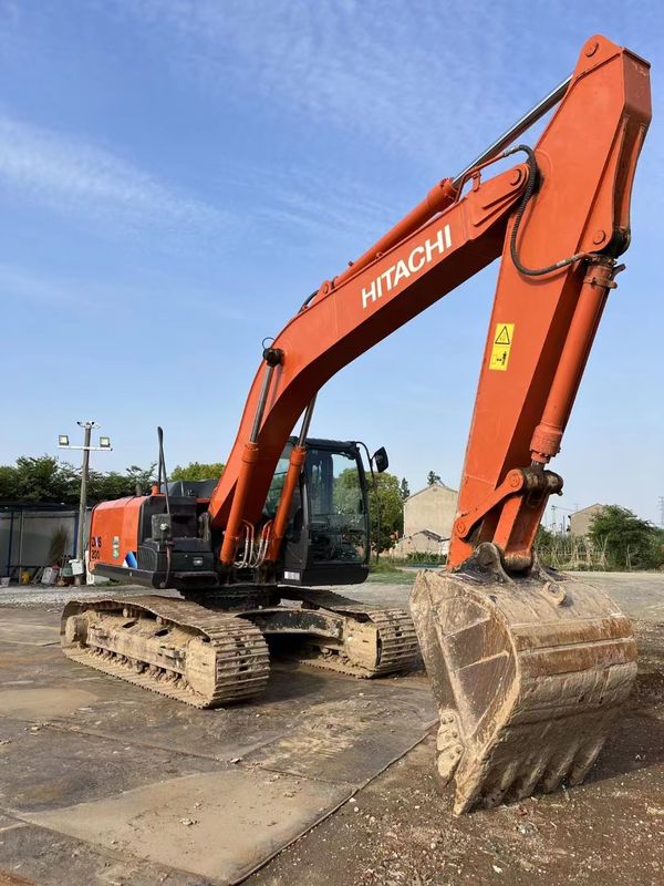 20 ตัน พร้อมใช้ Excavator สําหรับการทํางานและมีประสบการณ์ใช้เกาหลีนําเข้า Hitachi 200-5A ในสภาพที่ดี
