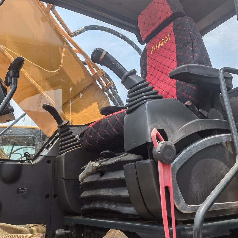30 ตัน พร้อมทํางาน และมีประสบการณ์ ใช้เกาหลี นําเข้า Hyundai DH305LC-9
