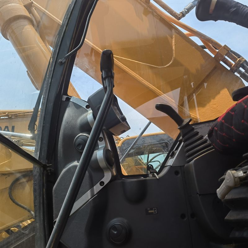 30 ตัน พร้อมทํางาน และมีประสบการณ์ ใช้เกาหลี นําเข้า Hyundai DH305LC-9