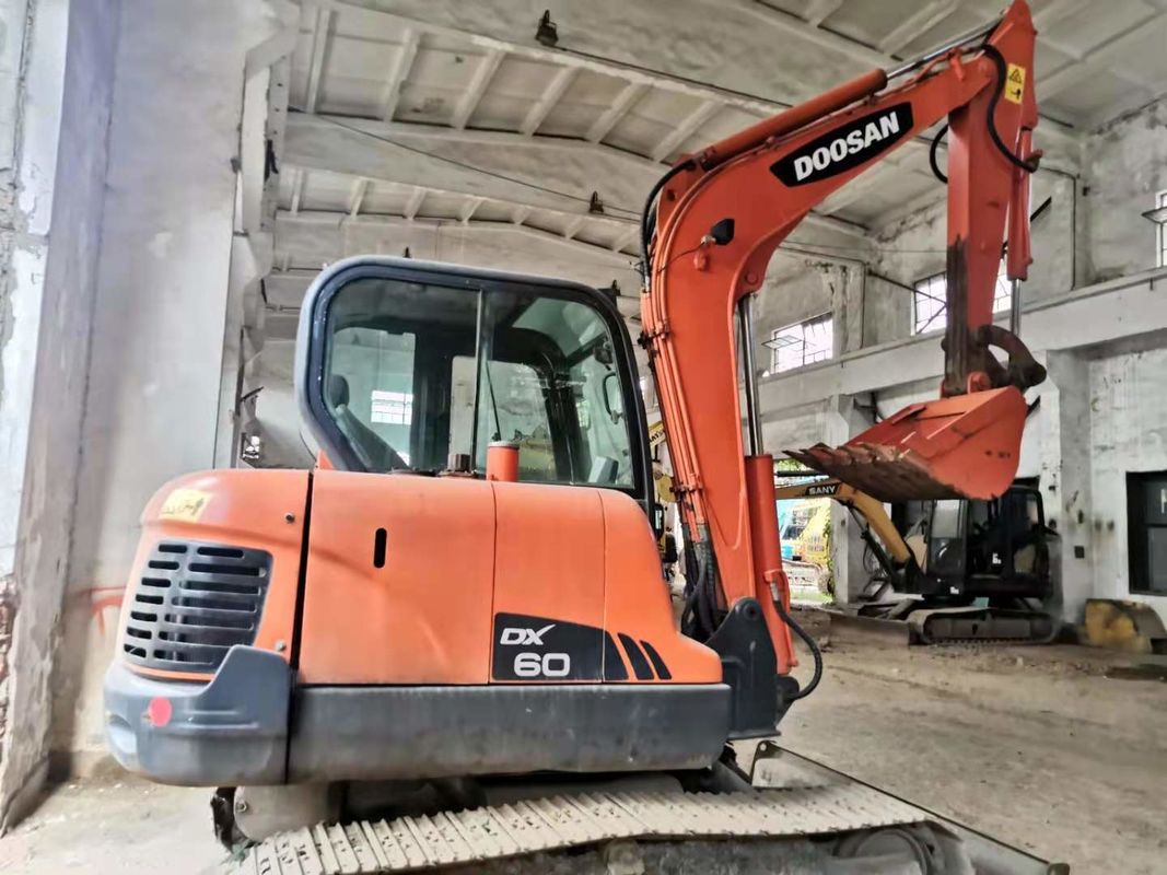 6 ตัน พร้อมใช้งานและมีประสบการณ์ ใช้เกาหลีนําเข้า DOOSAN DX60 ในสภาพดี