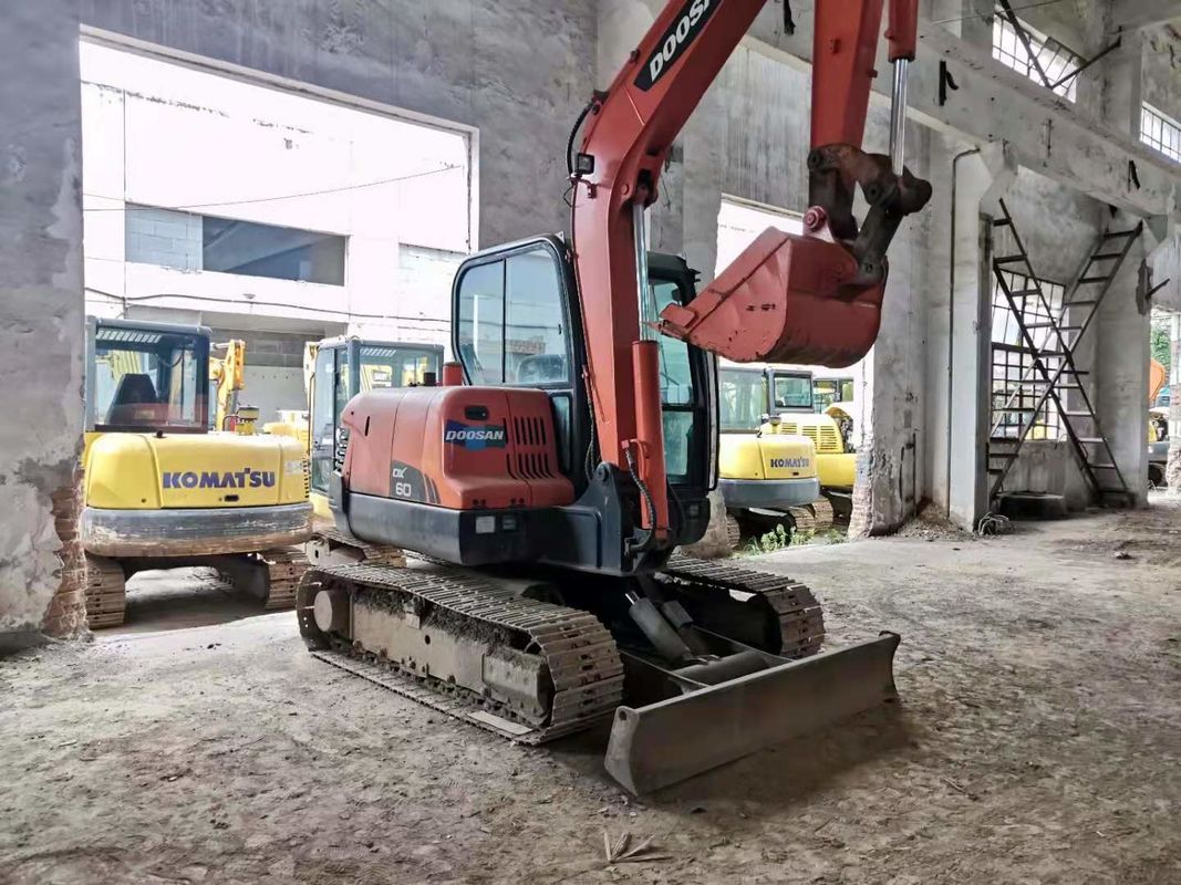 6 ตัน พร้อมใช้งานและมีประสบการณ์ ใช้เกาหลีนําเข้า DOOSAN DX60 ในสภาพดี