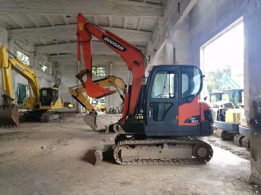6 ตัน พร้อมใช้งานและมีประสบการณ์ ใช้เกาหลีนําเข้า DOOSAN DX60 ในสภาพดี