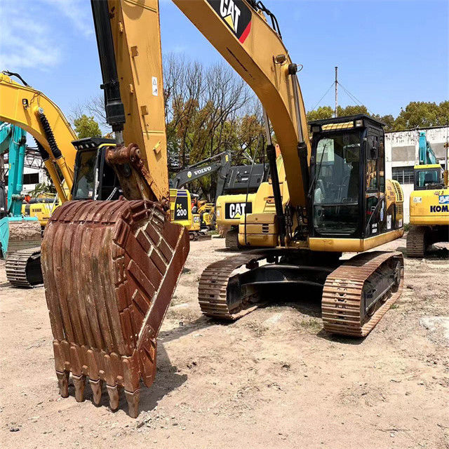 23 ตัน พร้อมใช้งานและมีประสบการณ์ใช้ญี่ปุ่น Caterpillar 323 D ในสภาพดี