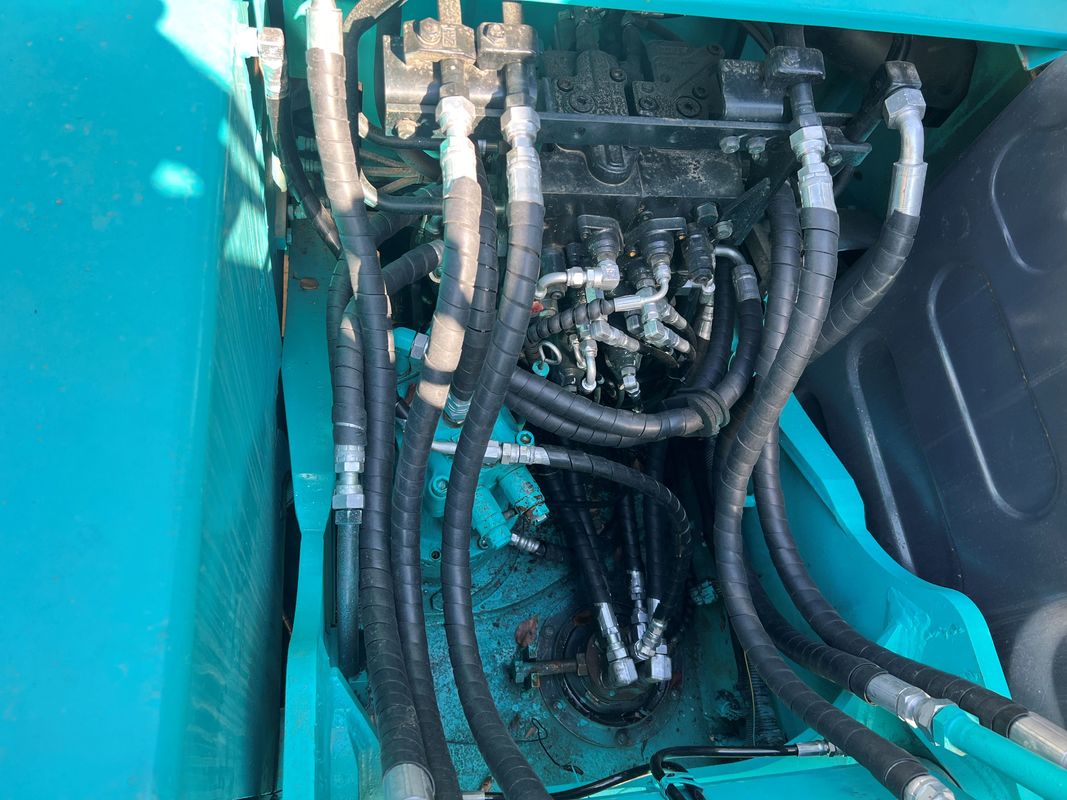 เครื่องขุดถังมือสอง Kobelco Sk140lc 8 เครื่องขุดถัง Crawler น้ําหนัก 13.3t