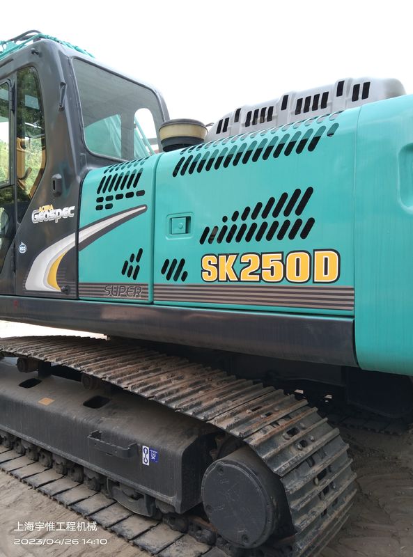 170 KN Tear Out Kobelco Sk250d เครื่องขุดน้ําหนัก 24.7t พลังเครื่อง 131kW