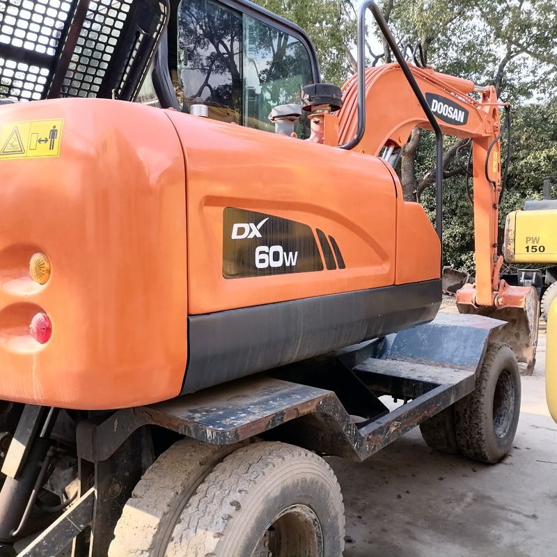 5 ตันเกาหลีนําเข้า 90% ของใหม่ Doosan DX 60W ถังล้อมือสองที่มีคุณภาพสูงและผลงานที่ดีที่สุดสําหรับขาย