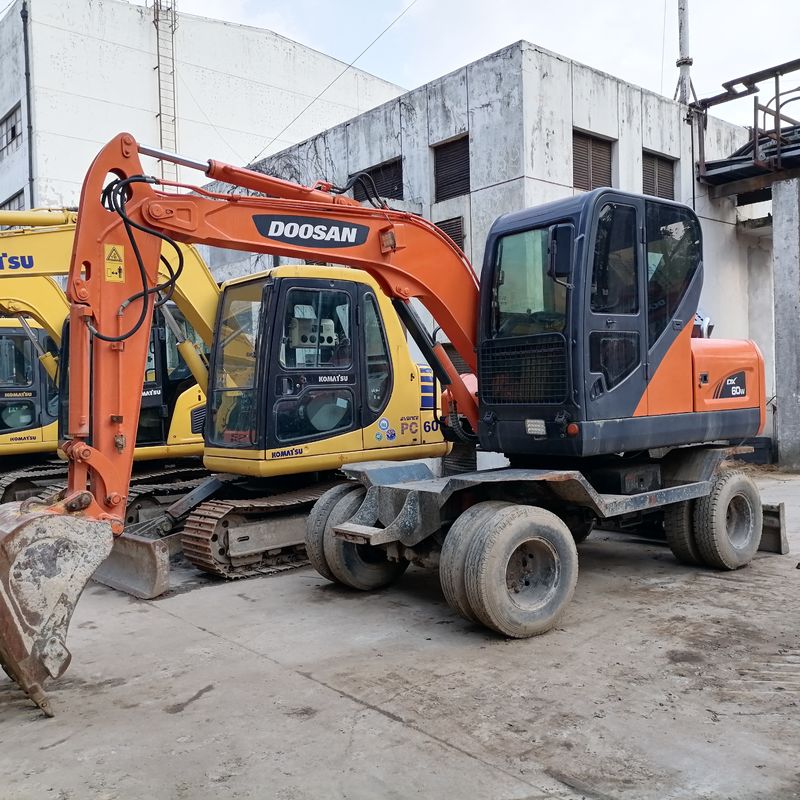 5 ตันเกาหลีนําเข้า 90% ของใหม่ Doosan DX 60W ถังล้อมือสองที่มีคุณภาพสูงและผลงานที่ดีที่สุดสําหรับขาย