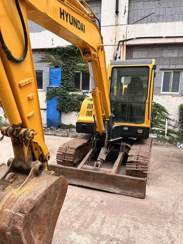 Hyundai R60 มือสอง ความจุของถังสูงสุด 0.18 M3 5.6m ความยาวการขนส่ง