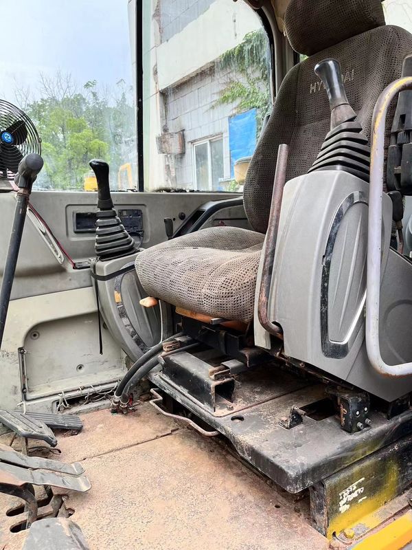 Hyundai R60 มือสอง ความจุของถังสูงสุด 0.18 M3 5.6m ความยาวการขนส่ง