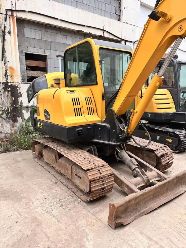 Hyundai R60 มือสอง ความจุของถังสูงสุด 0.18 M3 5.6m ความยาวการขนส่ง