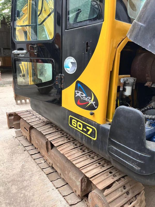 Hyundai R60 มือสอง ความจุของถังสูงสุด 0.18 M3 5.6m ความยาวการขนส่ง