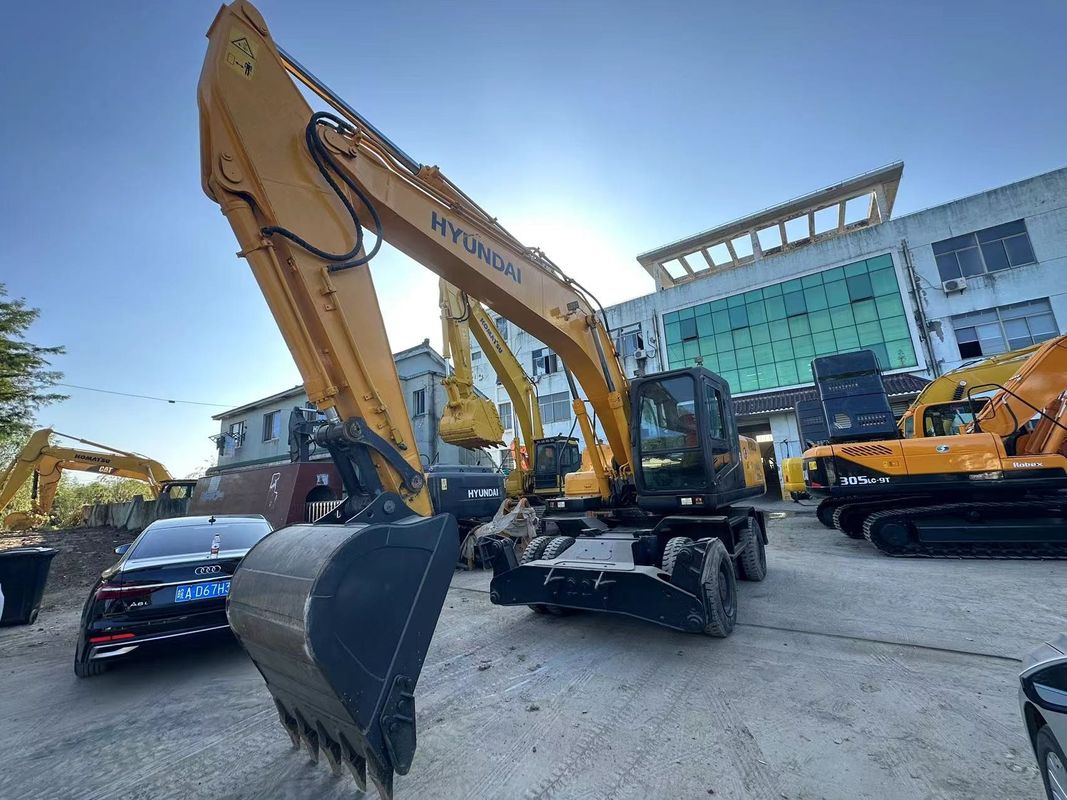 21.2 ตัน Hyundai 210W-7 ถังล้อมือสอง ความจุ 1.34m3