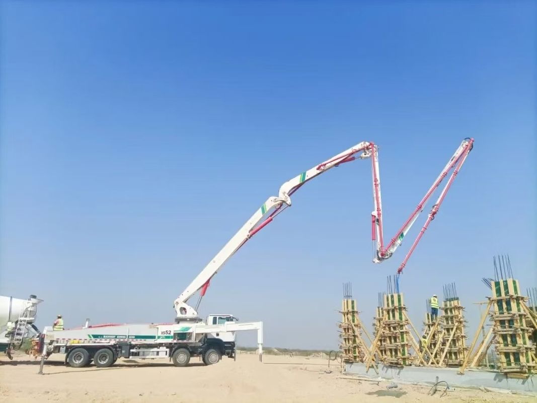 6×4 หรือ 8×4 ขับรถพร้อมทํางาน XCMG HB37A 37 เมตรรถบรรทุกปั๊มคอนกรีตสําหรับการจัดส่งคอนกรีตและเติม