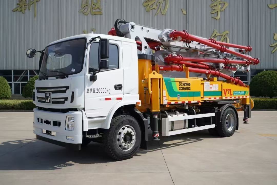 6×4 หรือ 8×4 ขับรถพร้อมทํางาน XCMG HB37A 37 เมตรรถบรรทุกปั๊มคอนกรีตสําหรับการจัดส่งคอนกรีตและเติม