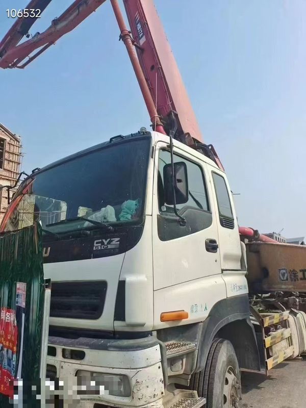 6×4 หรือ 8×4 ขับรถพร้อมทํางาน XCMG HB37A 37 เมตรรถบรรทุกปั๊มคอนกรีตสําหรับการจัดส่งคอนกรีตและเติม