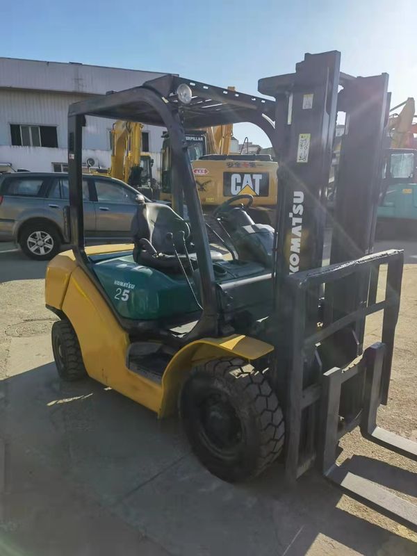 ญี่ปุ่น เครื่องยกไฟฟ้าคอมแพคต์ Komatsu 2.5 ตัน เครื่องยกไฟฟ้าพลังงาน
