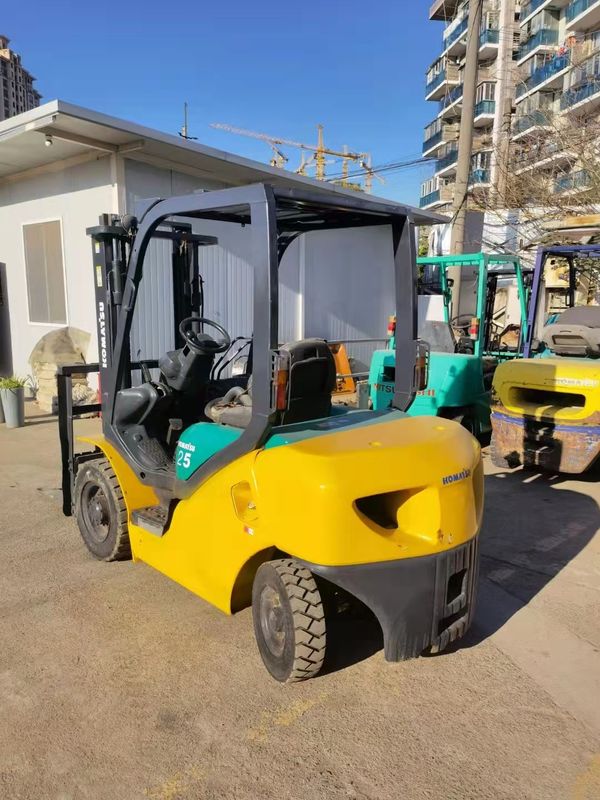 ญี่ปุ่น เครื่องยกไฟฟ้าคอมแพคต์ Komatsu 2.5 ตัน เครื่องยกไฟฟ้าพลังงาน