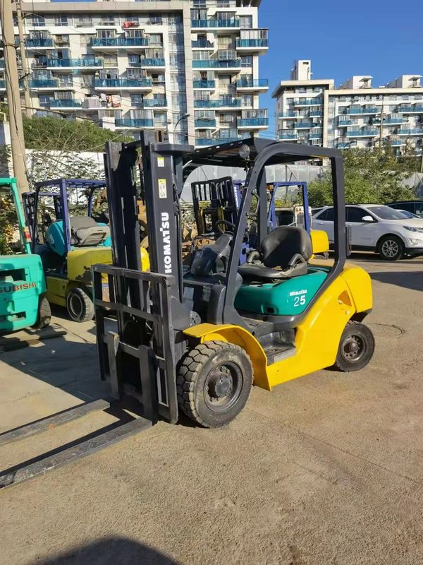 ญี่ปุ่น เครื่องยกไฟฟ้าคอมแพคต์ Komatsu 2.5 ตัน เครื่องยกไฟฟ้าพลังงาน