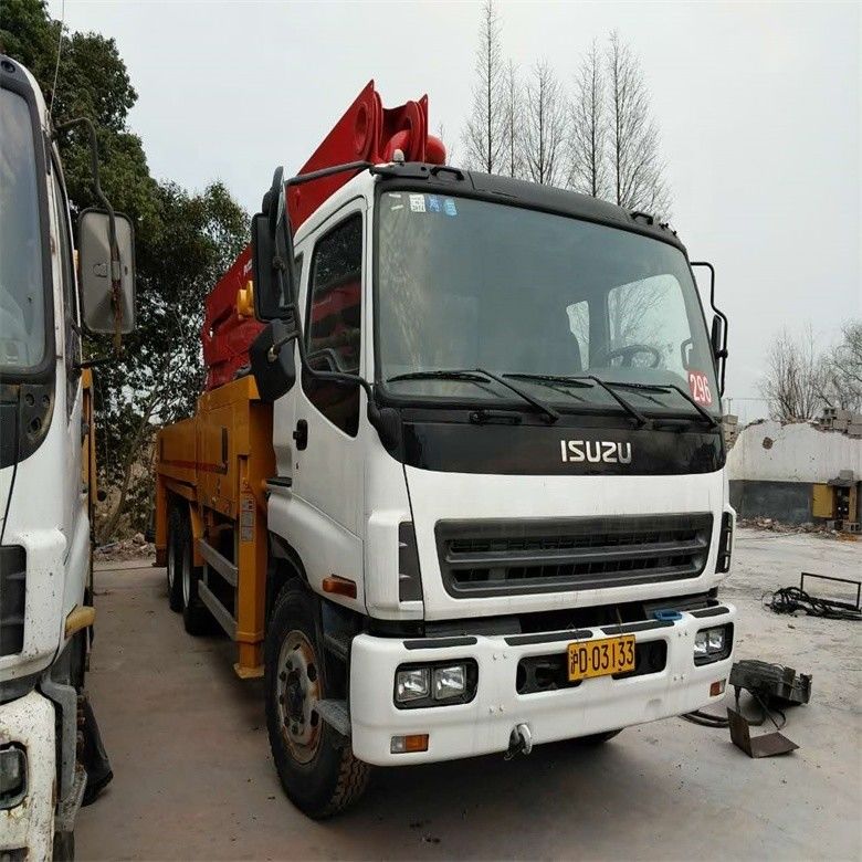 สีเหลืองใช้ชัสซี Putzmeister คันปั๊มคอนกรีต 37 เมตรที่มีผลิต 12M3/H