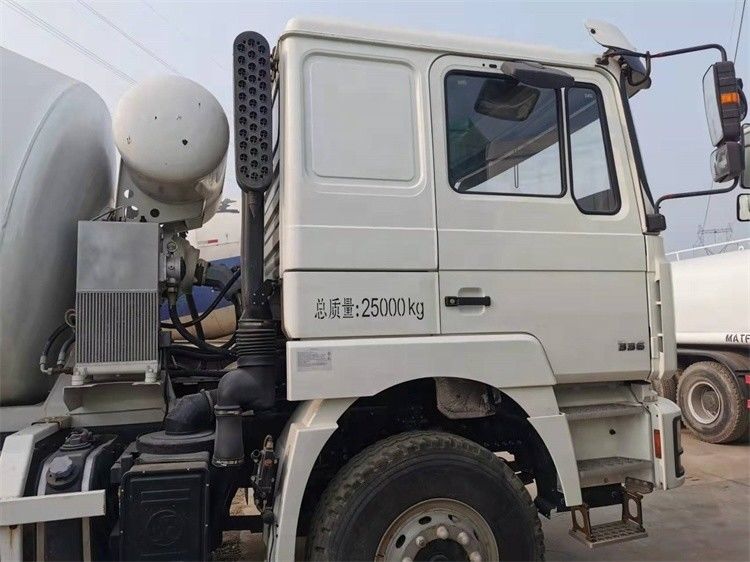 มือสอง Shacman F3000 รถบรรทุกเครื่องผสมปูนคอนกรีต ด้วยความเร็ว 20r / นาที