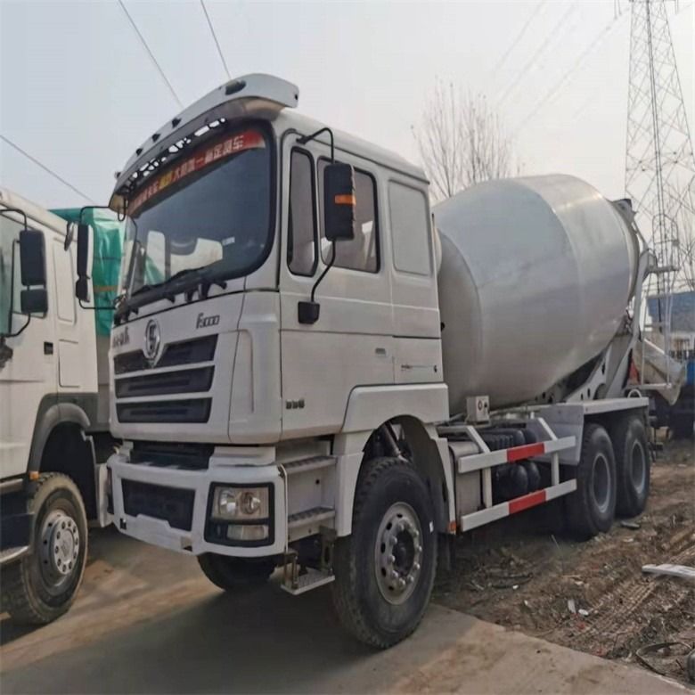 มือสอง Shacman F3000 รถบรรทุกเครื่องผสมปูนคอนกรีต ด้วยความเร็ว 20r / นาที
