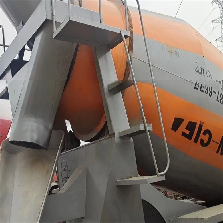โครงการก่อสร้าง 6*4 โฮโว ซีเมนต์ รถบรรทุกผสมด้วย 371 Hp 375hp พลังงานผสม