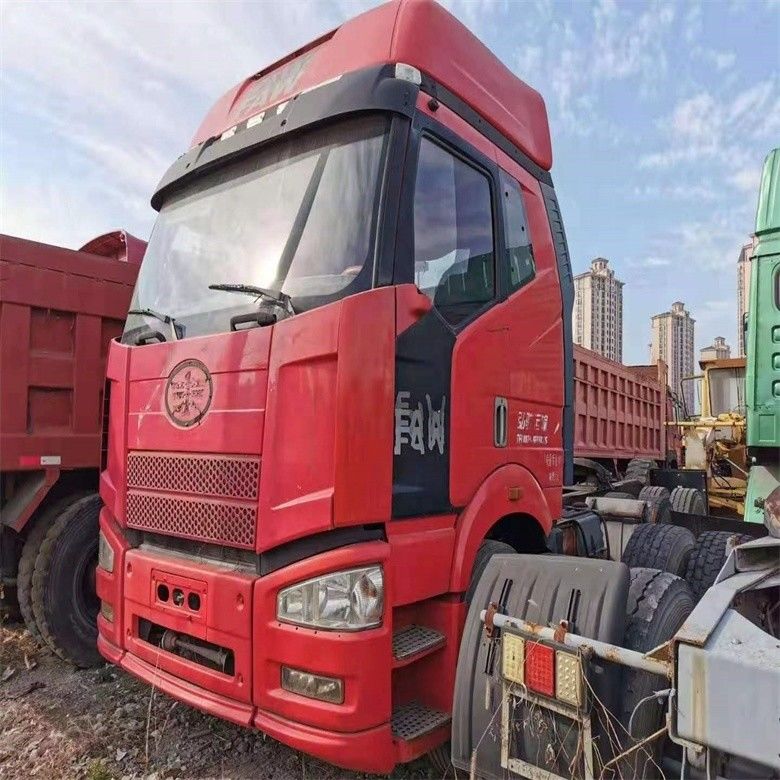 10 หมายเลขการสลับไปข้างหน้า ใช้ Faw Tractor รถบรรทุกหนัก 6*4 พร้อมระบบมัลติมีเดีย