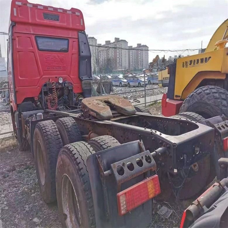10 หมายเลขการสลับไปข้างหน้า ใช้ Faw Tractor รถบรรทุกหนัก 6*4 พร้อมระบบมัลติมีเดีย