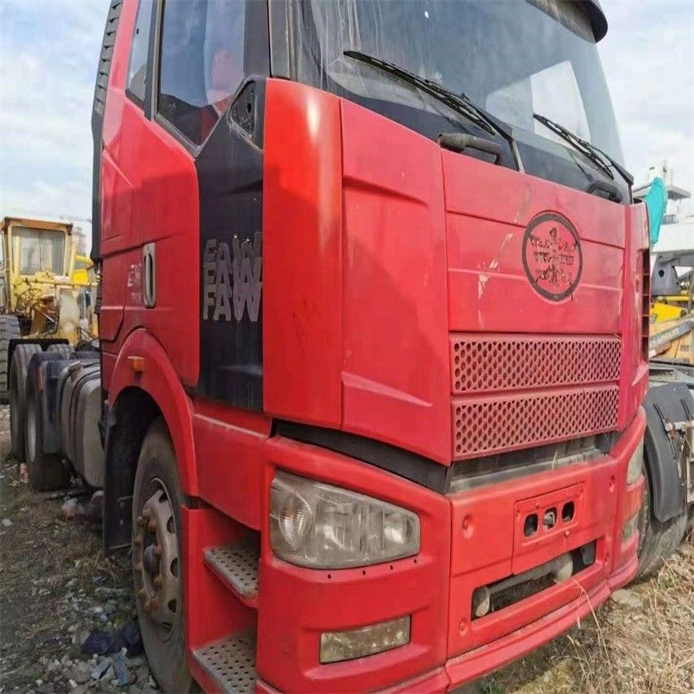 FAW รถบรรทุกแทรกเตอร์มือสอง 6x4 หัวรถบรรทุกพร้อมเครื่องส่งด้วยมือและสภาพดี