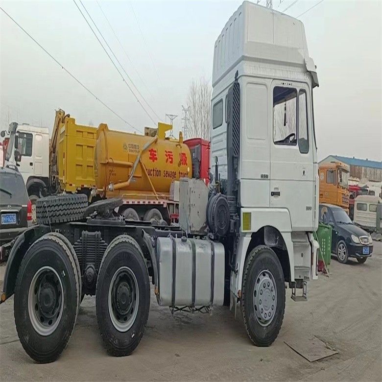Shacman มือสอง 6 X 4 ADE X3000 พร้อมเก้าอี้คนขับปกติและการส่งทางมือ