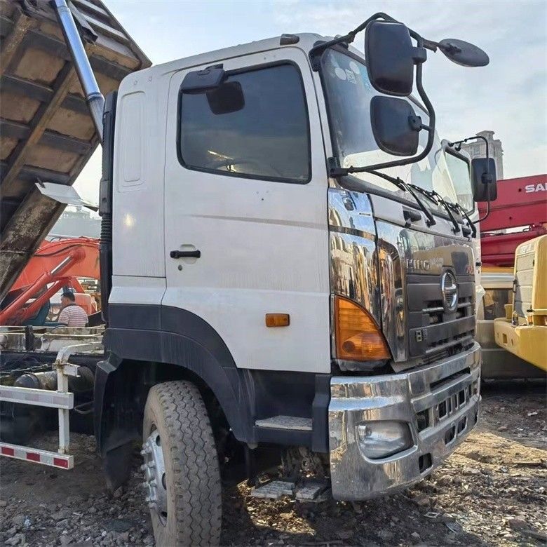 ระบบมัลติมีเดียใช้ HINO 6*4 Heavy Duty 700 รถขนของสําหรับงานก่อสร้างหนัก